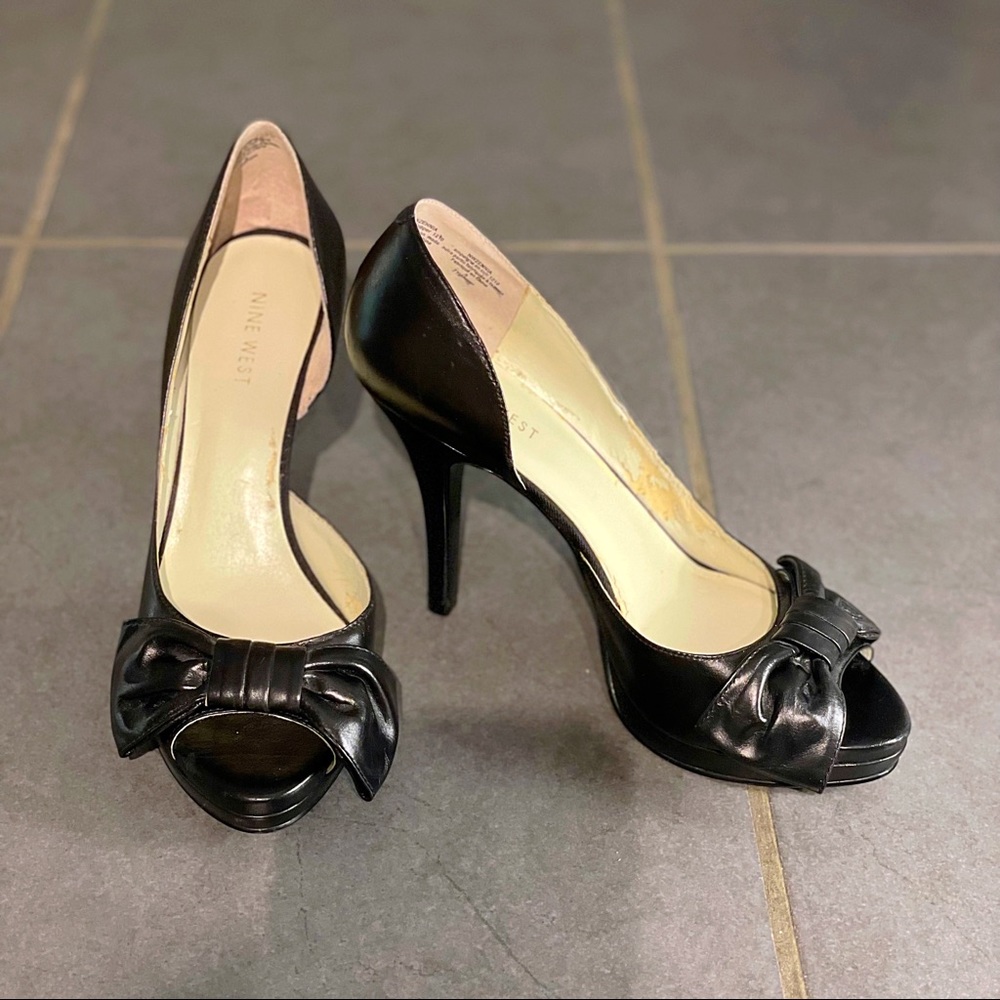 Nine West Black Leather Peep Toe
Platform High Heels Pumps with bow detail : 7.5